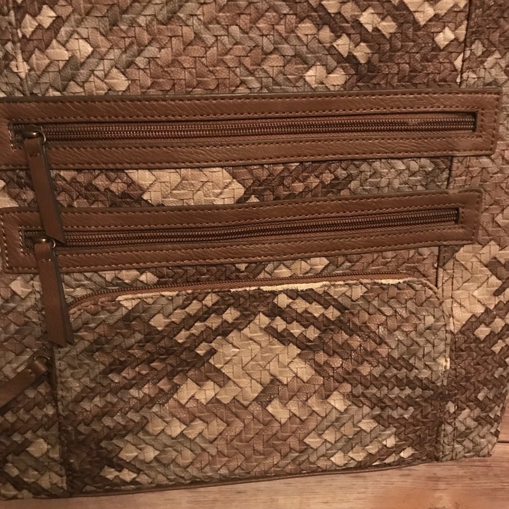 Neutral tone weaved purse